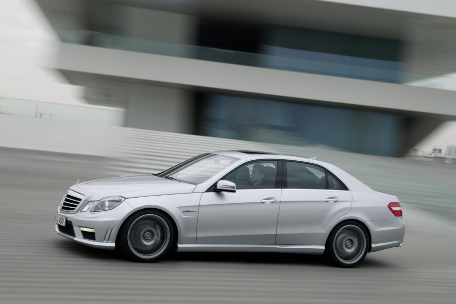  Mercedes-Benz E63 AMG 2009 года  (фото 11 из 26)